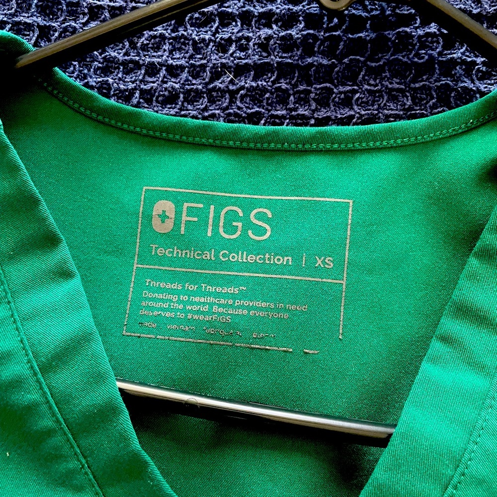 Catarina Figs Scrub top